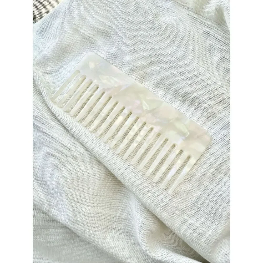 Aesthetic wide tooth pearlescent comb ￼